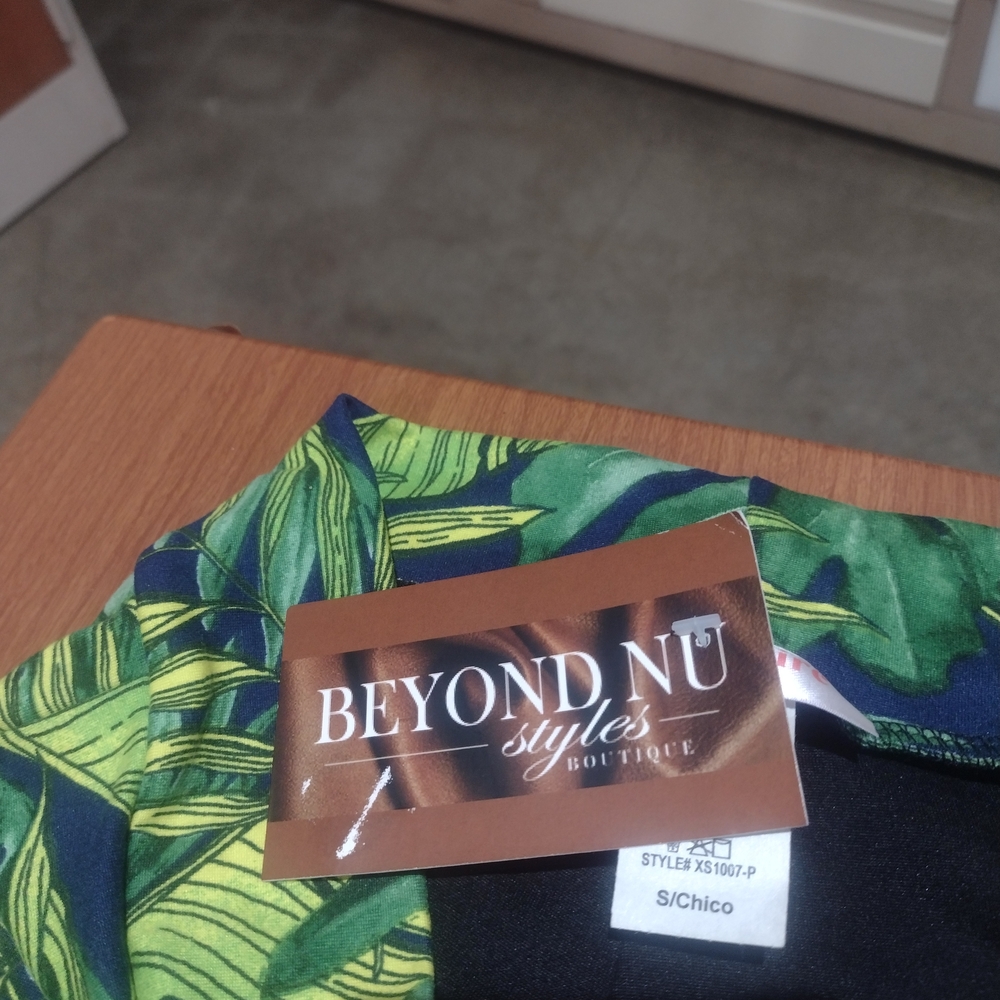 Tropical Leaf Print Leggings - Picture 5 of 6